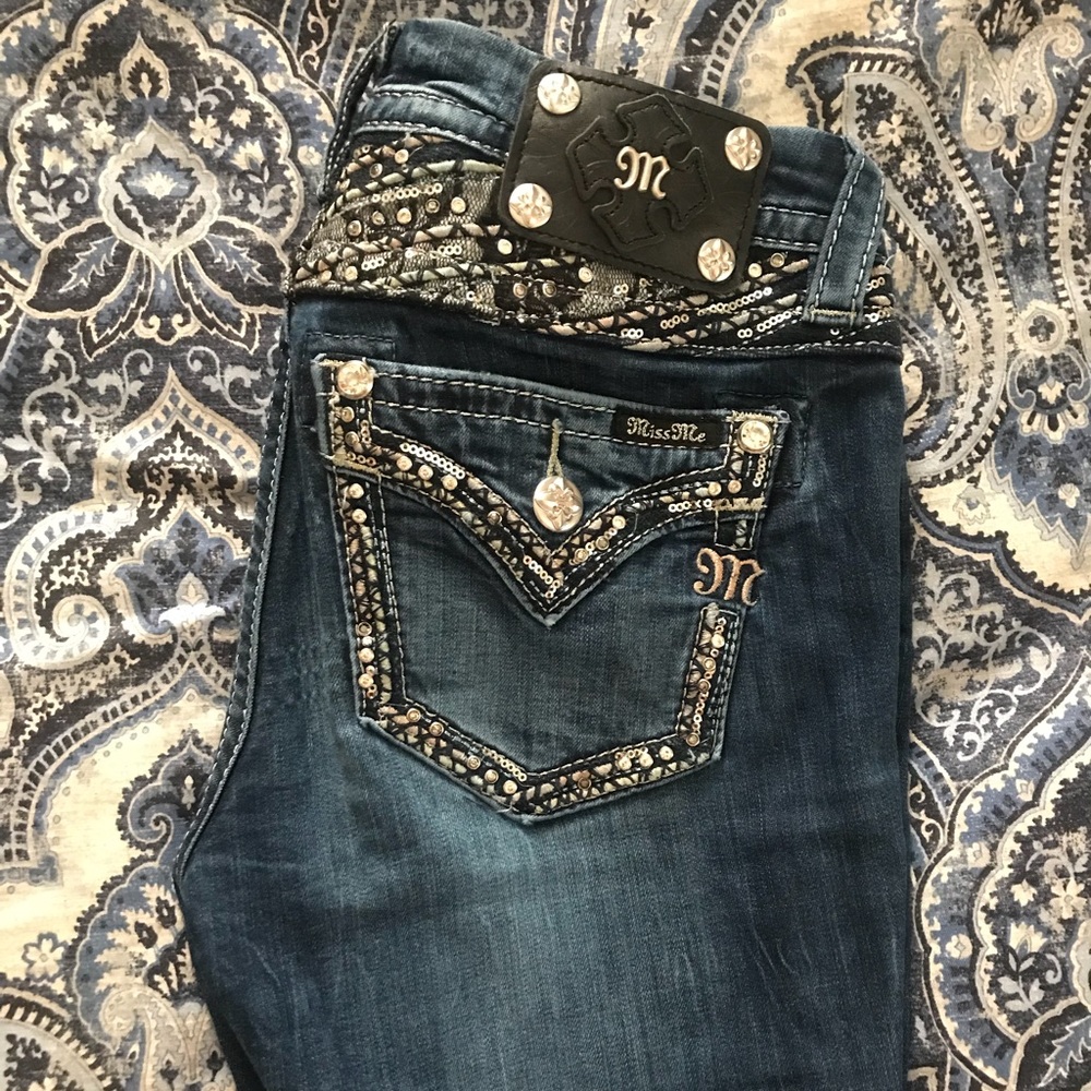 Like new!! Miss Me Bootcut Jeans 25L